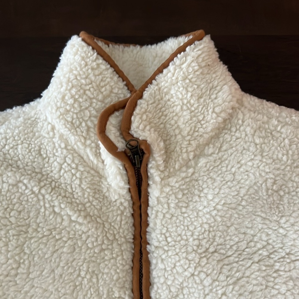 Old Navy Sherpa Vest - Picture 5 of 9